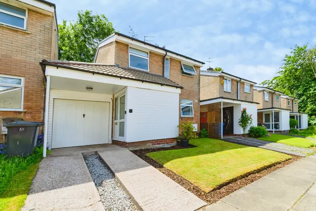 Beechfield Drive, Bury, BL9, photo 1
