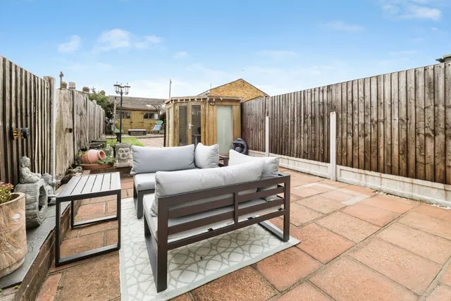 Third Avenue, Dagenham, RM10, photo 2