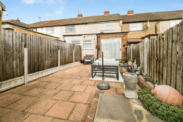 Third Avenue, Dagenham, RM10, photo 3