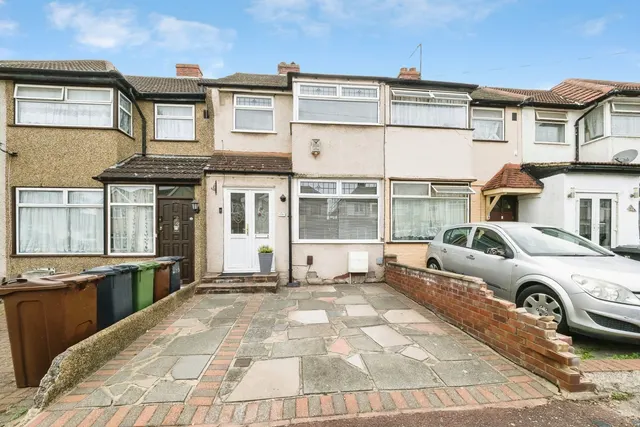 Third Avenue, Dagenham, RM10, photo 1