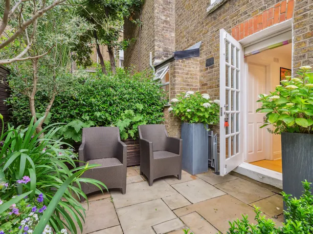 Blythe Road, London, W14, photo 2