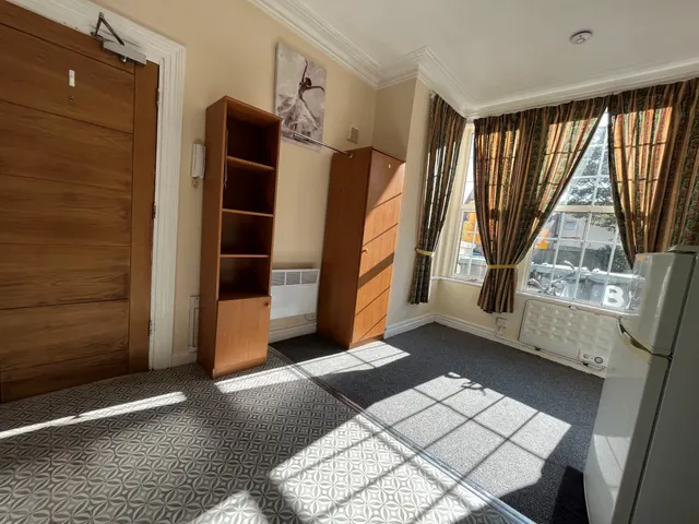Photo 3 — Chancelor Road, Southend on Sea