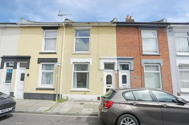 Esslemont Road, Southsea, PO4, photo 1
