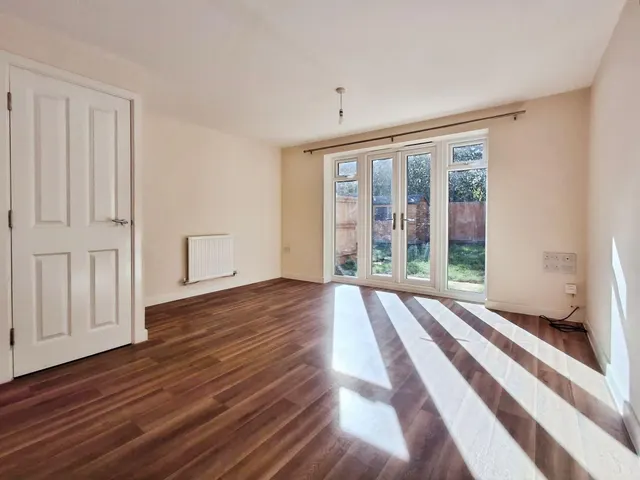 Warwick Close, Bourne, PE10, photo 2
