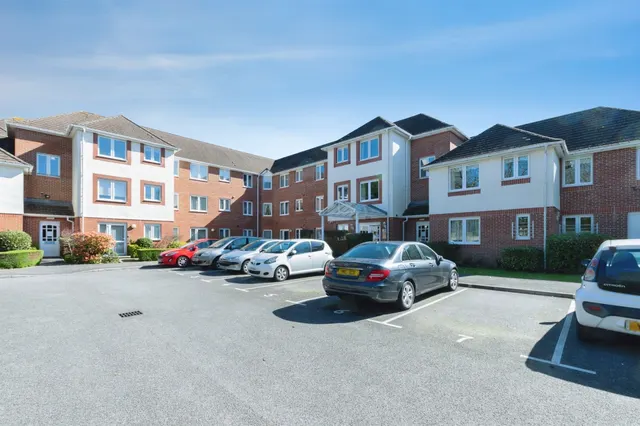 Station Road, West Moors, Ferndown, photo 1