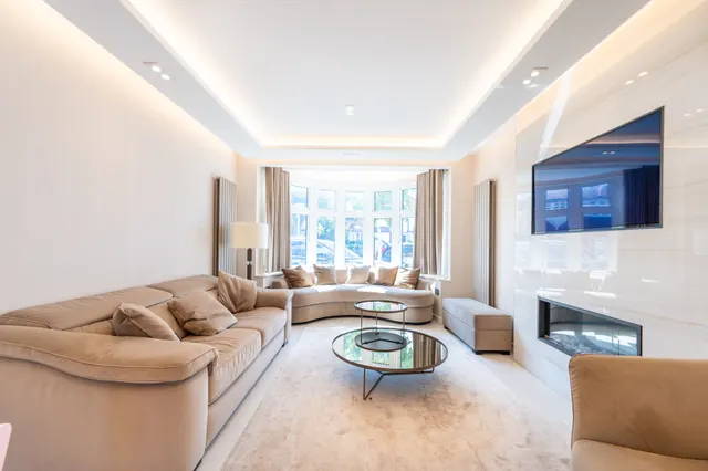 Photo 2 — 38 Helena Road, London