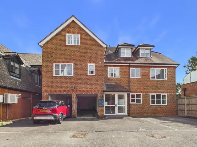 Wycombe Road, Prestwood, HP16, photo 1