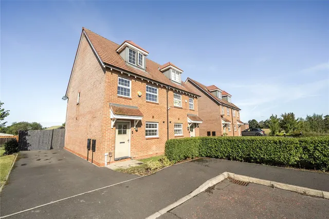 Esthwaite Close, Middleton, M24, photo 1