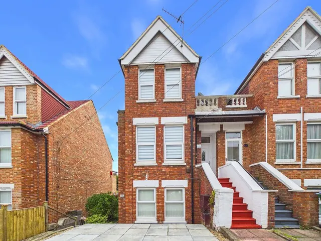 Canterbury Road, Folkestone, Kent, CT19, photo 1