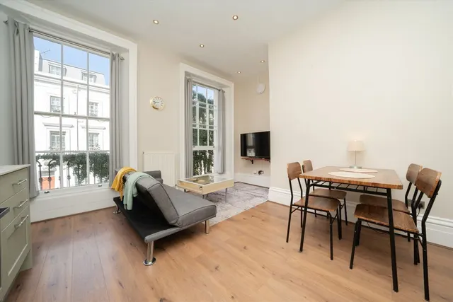 Warwick Way, Pimlico, SW1V, photo 1