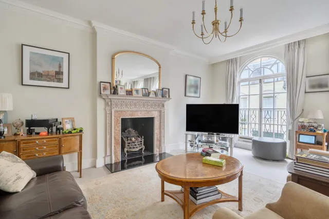 Photo 2 — 44 Boscobel Place, London
