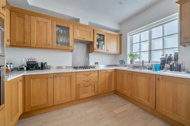Photo 3 — 44 Boscobel Place, London