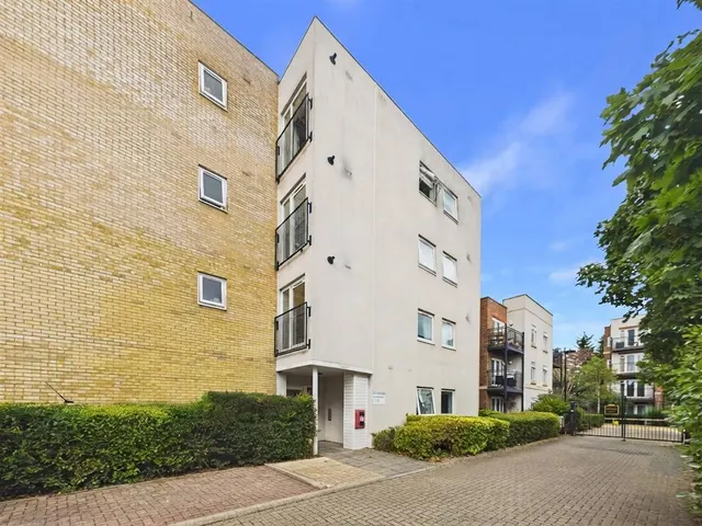 Truesdales, Ickenham, Uxbridge, UB10 8FX, photo 1
