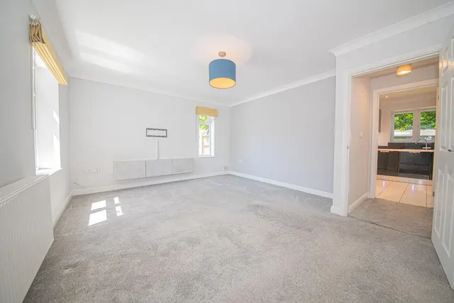 Photo 2 — Chestnut Avenue, Eastleigh, SO50 5BX