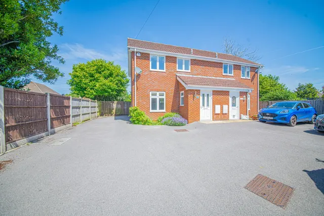 Chestnut Avenue, Eastleigh, SO50 5BX, photo 1
