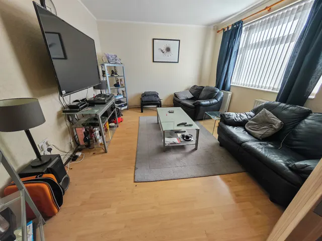 Islip Manor Road, Northolt, UB5, photo 2