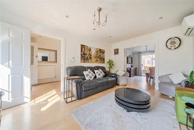 Photo 2 — Trenear Close, Orpington, BR6