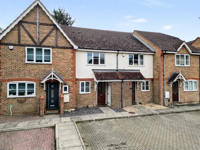 Blackthorn Close, Earley, RG6, photo 1