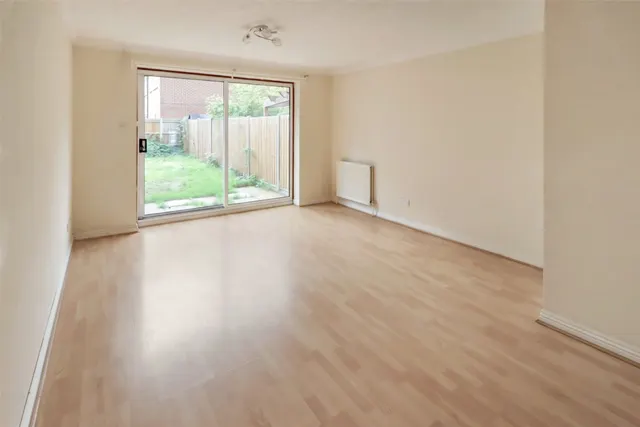 Blackthorn Close, Earley, RG6, photo 3