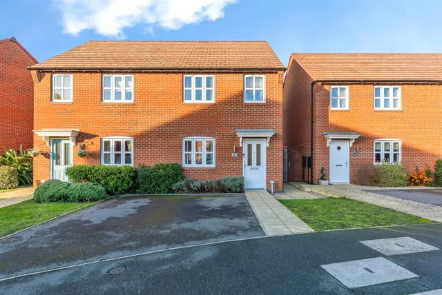 Charters Drive, Middlebeck, NG24, photo 1