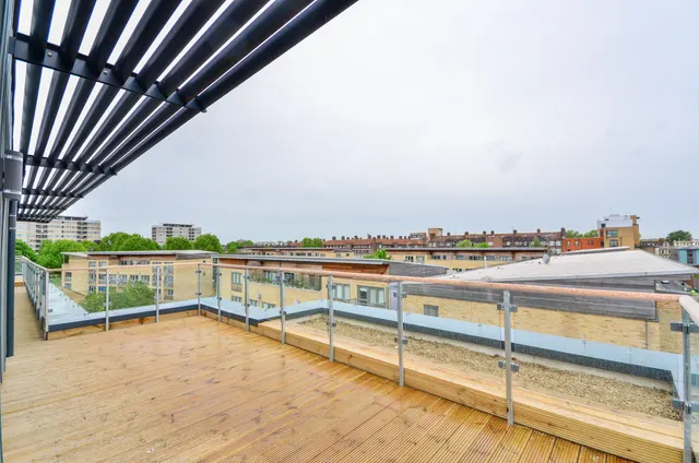 18 Monmouth Court, Coopers Road, London, photo 1