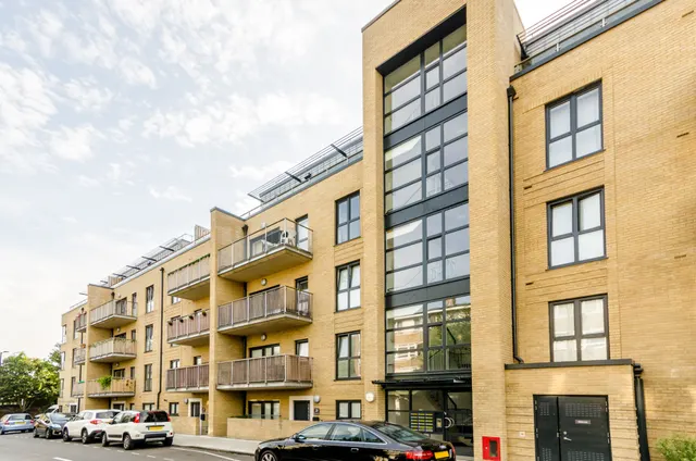 Photo 2 — 18 Monmouth Court, Coopers Road, London