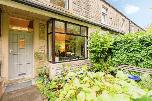 Lansdowne Close, Burnley, BB11, photo 1