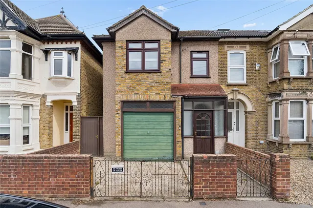 Manor Road, Romford, RM1, photo 1