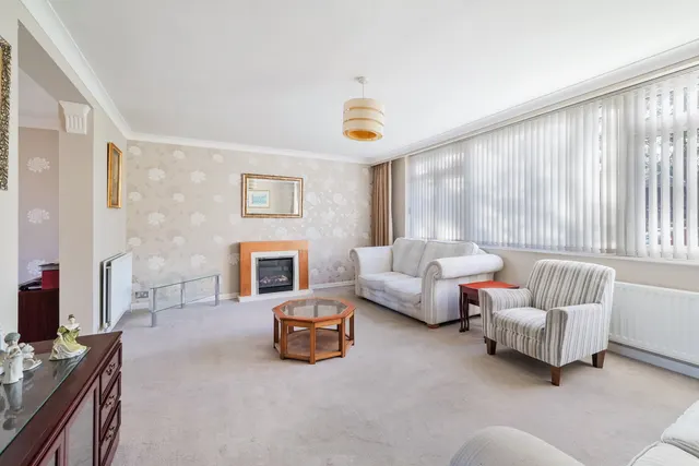 Avenue Road, Epsom, KT18, photo 3