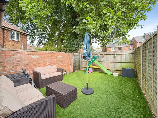 Photo 3 — Pembury Place, Aldershot, Hampshire, GU12 4PF