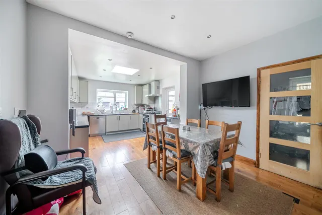 Corringham Road, Wembley Park, photo 3