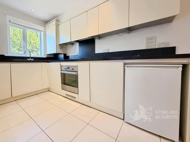 Josephs Road, Guildford, GU1, photo 2