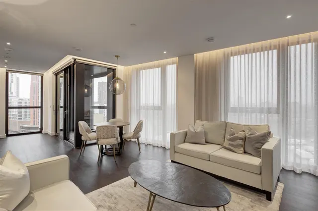 4 Charles Clowes Walk, Nine Elms, London, SW11 7AG, photo 1