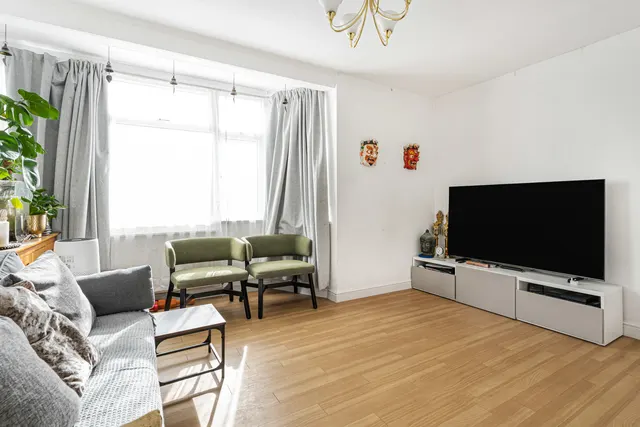 Southcote Avenue, Feltham, TW13, photo 2