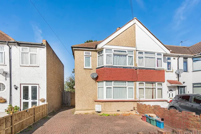 Southcote Avenue, Feltham, TW13, photo 1