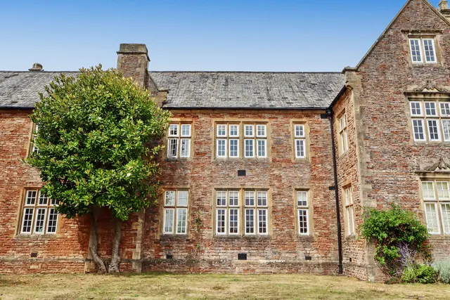Lower Chapel Court, South Horrington Village, photo 1