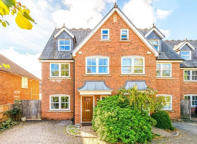 Hampton Road, Teddington, TW11, photo 1