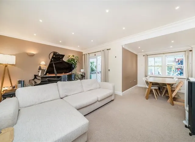 Photo 3 — Hampton Road, Teddington, TW11