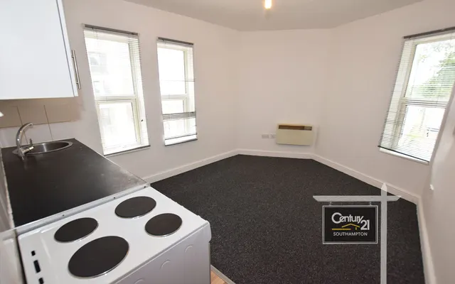 Commercial Road, Southampton, SO15, photo 1