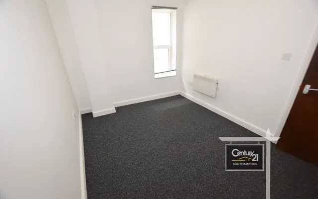 Commercial Road, Southampton, SO15, photo 3