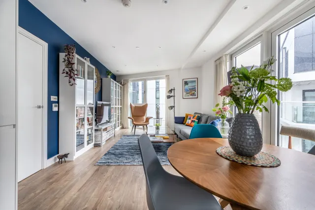 Photo 2 — Flat 31, Brent House, Nine Elms Point, 50 Wandsworth Road, London