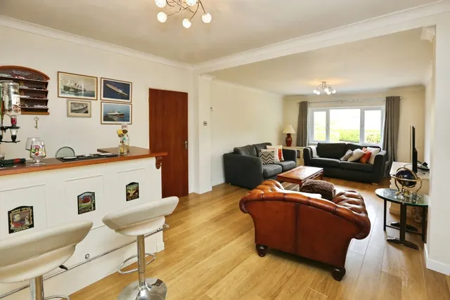 Shaftesbury Avenue, Chandler's Ford, SO53, photo 3