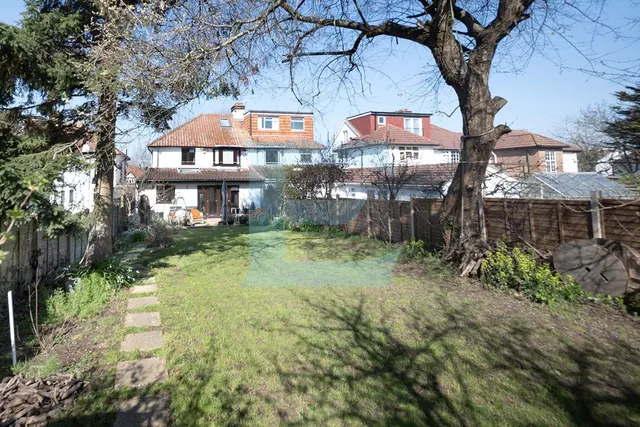 Laurel Gardens, Mill Hill, NW7, photo 3