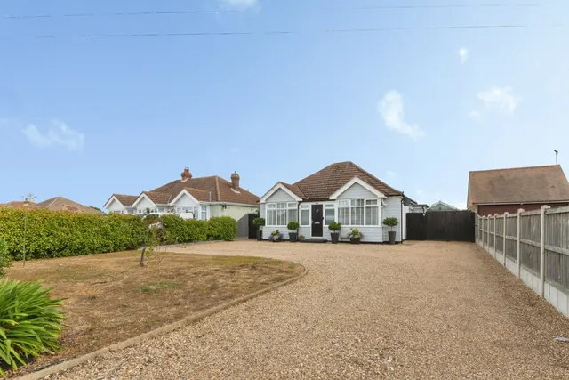 Thorpe Road, CLACTON-ON-SEA, Essex, CO15, photo 1