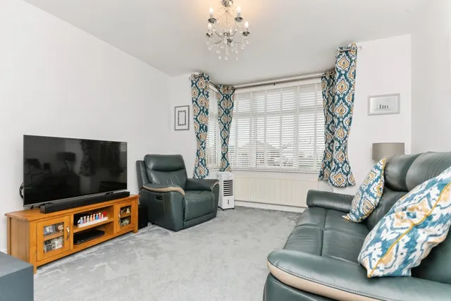 Photo 3 — Thorpe Road, CLACTON-ON-SEA, Essex, CO15