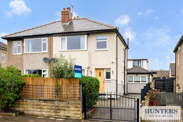 Westfield Drive, Yeadon, LS19, photo 1
