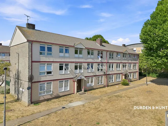 Oldchurch Gardens, Romford, RM7, photo 1