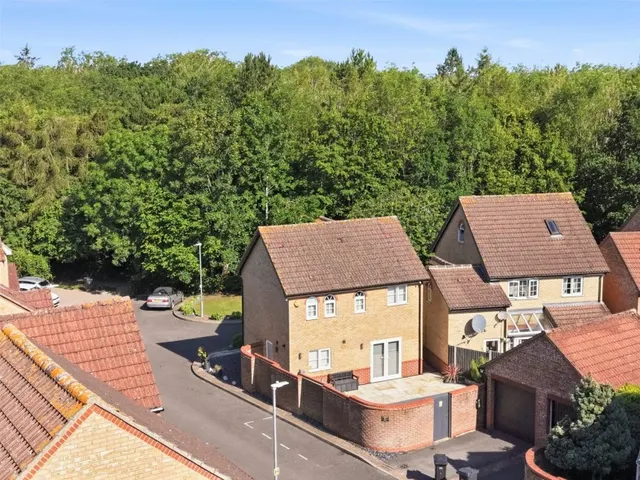 House Under Offer with 3 bedrooms in Church Langley, Harlow, CM17, photo 3