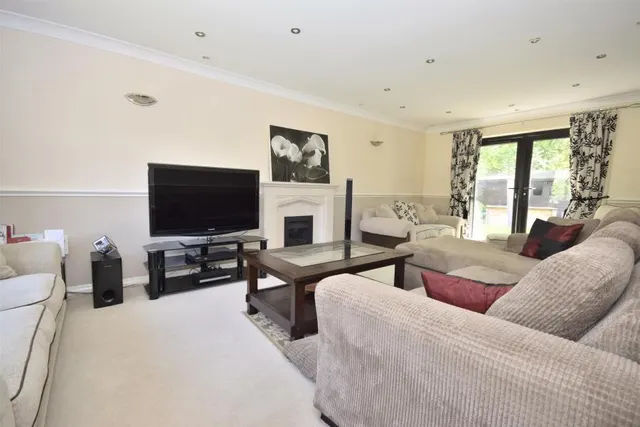 Hedingham Close, Horley, RH6, photo 3