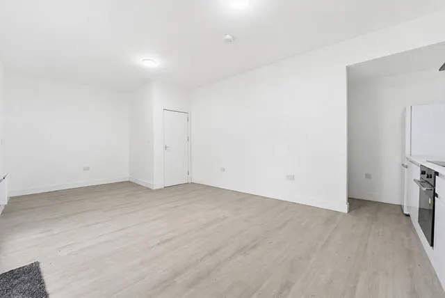 Queensway, Enfield, EN3, photo 3